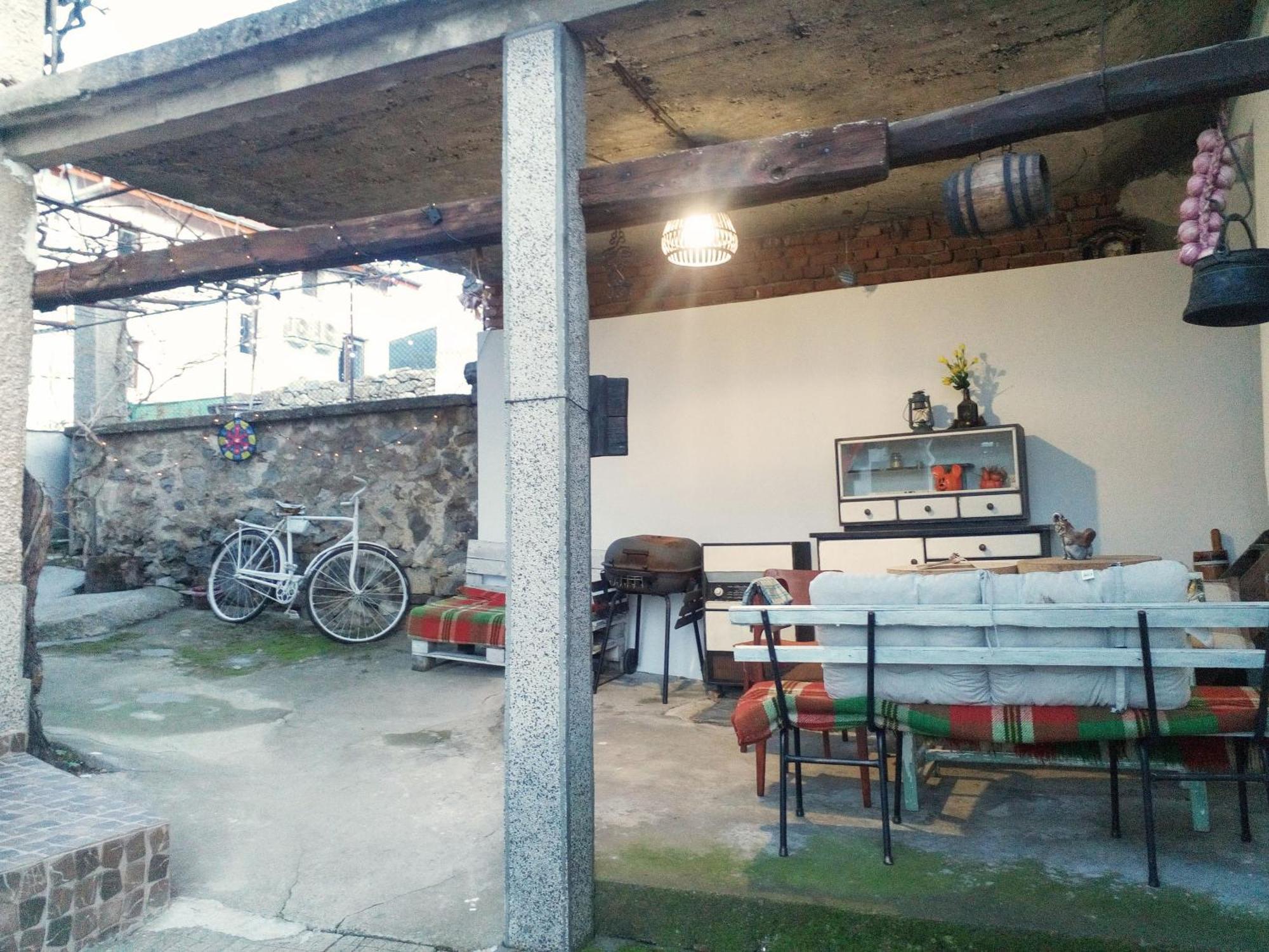 Guest House Emiliya Ovchartsi  ภายนอก รูปภาพ