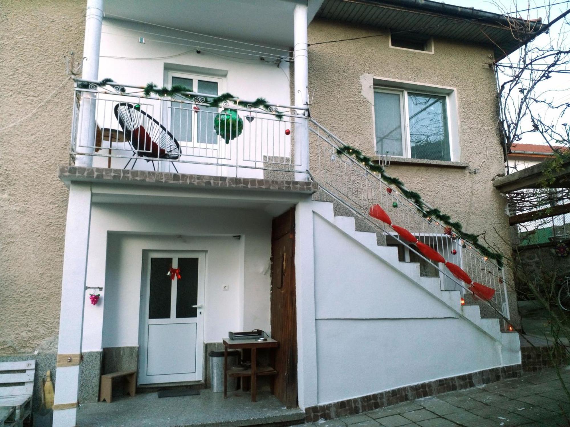 Guest House Emiliya Ovchartsi  ภายนอก รูปภาพ