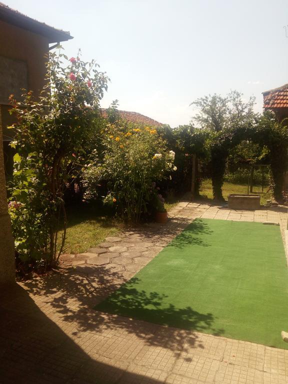 Guest House Emiliya Ovchartsi  ภายนอก รูปภาพ